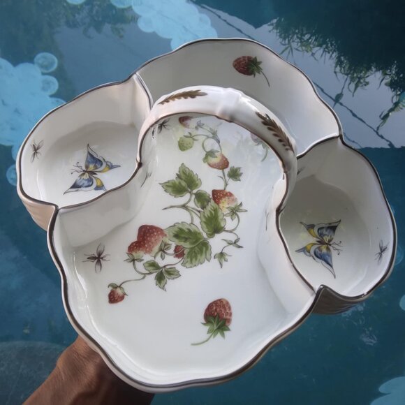 Adorable Vintage White Bone China Nantucket Strawberry/Butterfly Handled Porcela - Picture 5 of 13